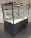 Новая витрина в серии "Куб" - кондитерская